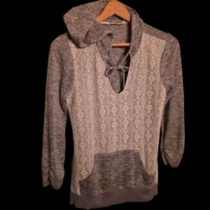 Chance Or Fate Grey And White Lace V Neck Hooded 3/4 Sleeves Shirt Large